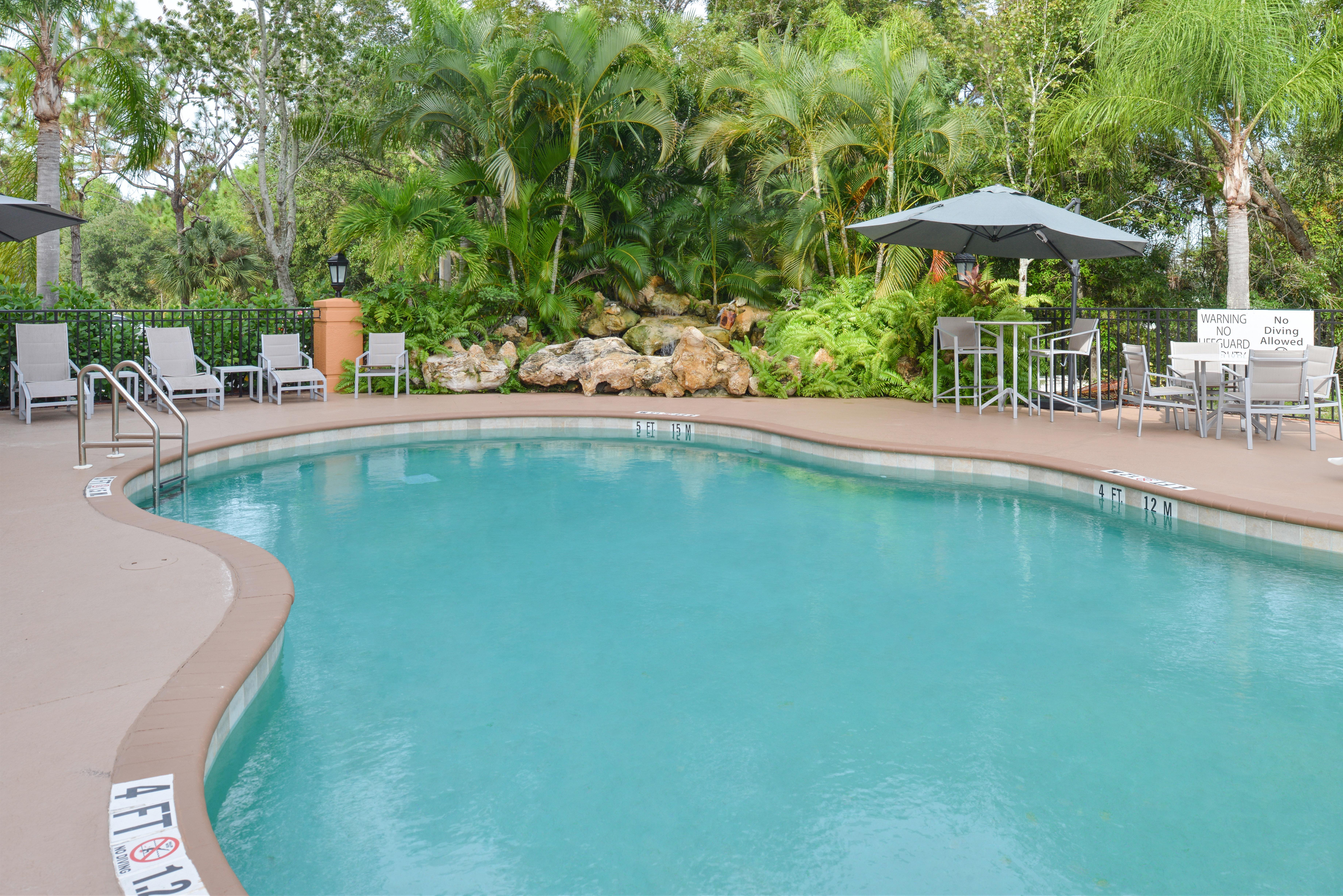 Holiday Inn Express Hotel & Suites Bonita Springs/Naples By Ihg Exterior photo