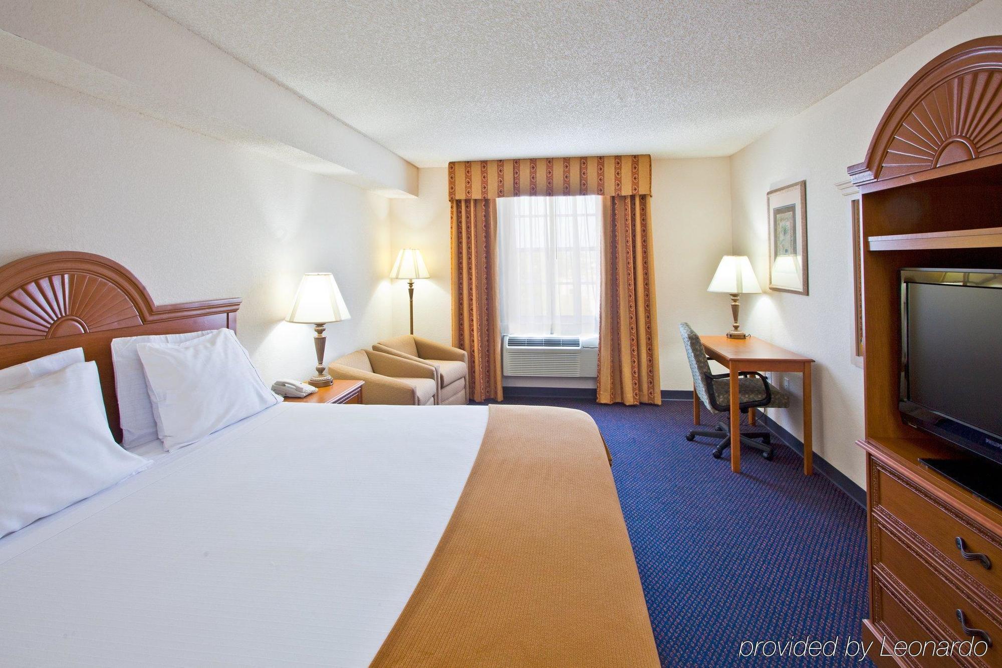 Holiday Inn Express Hotel & Suites Bonita Springs/Naples By Ihg Exterior photo
