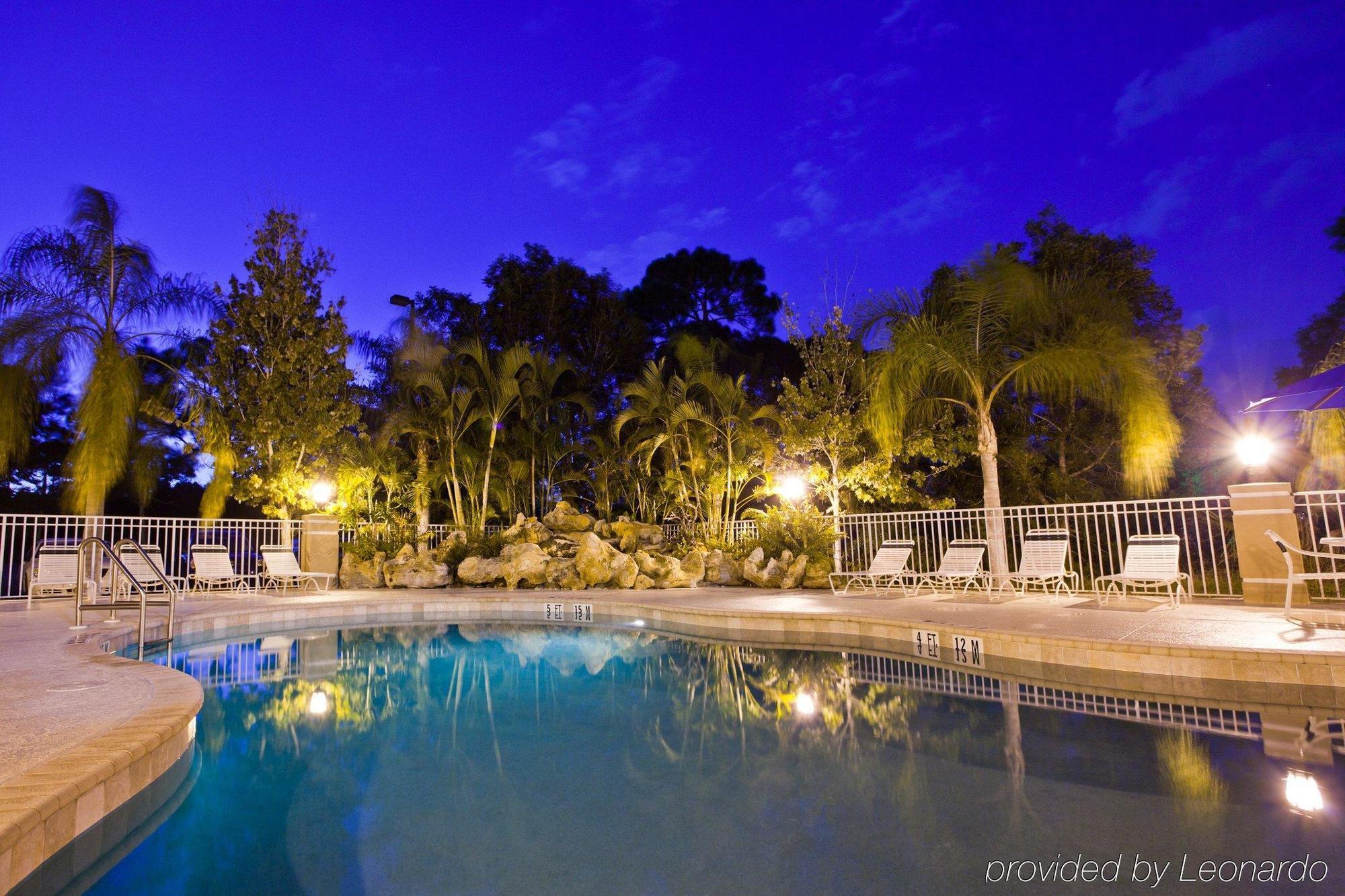 Holiday Inn Express Hotel & Suites Bonita Springs/Naples By Ihg Exterior photo